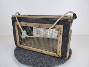 lot 106 image: Vintage Homemade Frog Box for Fishing Bait - Excellent Cabin Dcor