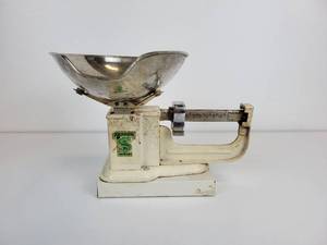 lot 116 image: Vintage 1# Triner Steel Scale with Removable Bowl - Used for Candy, Hardware, General Stores, and More