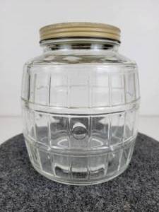 lot 117 image: Vintage One Gallon Glass Pickle Jar with Lid