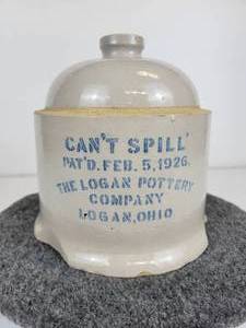 lot 118 image: Cant Spill Chicken Feeder - Logan Pottery Company of Logan, OH