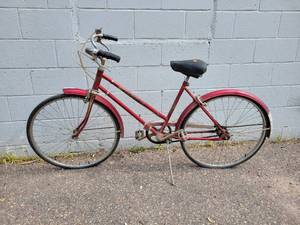 lot 124 image: Vintage Columbia Womens Bicycle - NO SHIPPING