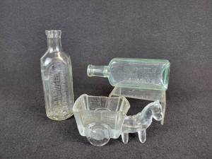 lot 137 image: Pair of Vintage Bottles & Glass Donkey Pulling Cart