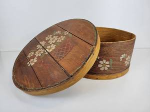 lot 140 image: Round Wood Hat Box with Stenciled Floral Motif