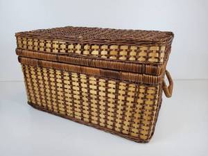 lot 148 image: Wicker Picnic Basket