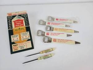 lot 155 image: Vintage Funks Hybrid Corn Dealer Promotional Products