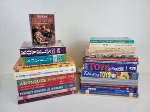 lot 209 image: Lot of (30) Antique & Collectible Resource Guides - Toys, Coca-Cola, Frankoma, Pepsi, Shawnee Pottery, and More