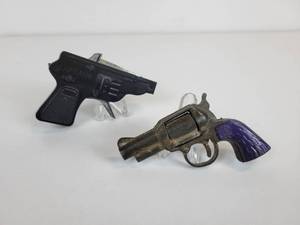 lot 223 image: Pair of Vintage Small Cap Guns - Captain and Zee Toys
