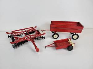 lot 227 image: ERTL Implement with Wagons