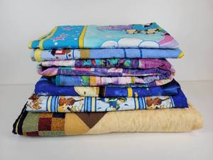 lot 232 image: Lot of (6) Quilts