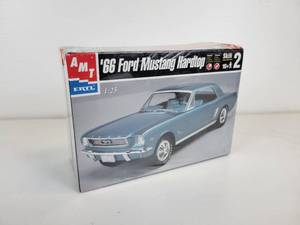 lot 252 image: AMT 66 Ford Mustang Hardtop Model Kit