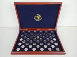 lot 14 image: Complete Set of Uncirculated State Commemorative Quarters