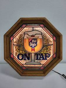 lot 28 image: 1980 Heilmans Old Style Octagon Beer Sign - WORKS