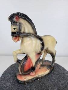lot 350 image: Vintage Chalkware Horse