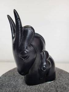 lot 407 image: Vintage Art Deco Style Shawnee Pottery Antelope Mother and Baby Head Vase