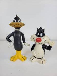 lot 421 image: Vintage Looney Toons Characters - Daffy Duck Figure (1968) and Sylvester Coin Bank (1976)
