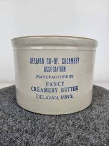 lot 424 image: Vintage Delavan Co-Op Creamery Butter Crock