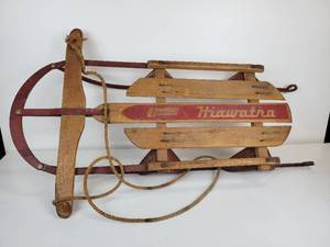 lot 450 image: Vintage Hiawatha Snow Sled - NO SHIPPING