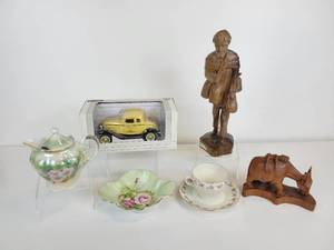 lot 459 image: Lot of Vintage Home Dcor and Die Cast Metal 1932 Ford Collector Bank