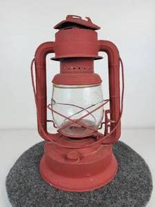 lot 461 image: Vintage Painted Dietz Lantern
