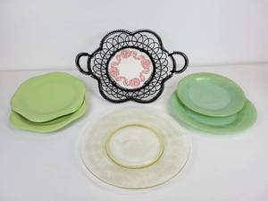 lot 490 image: Lot of Vintage & Decorative Plates - Including a Pair of Jadeite Pieces