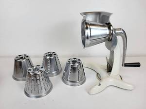 lot 499 image: Vintage Wear-Ever Manual Food Processor