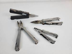 lot 516 image: Lot of (4) Multitools