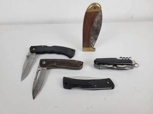 lot 518 image: Lot of (5) Pocket Knives