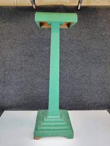 lot 533 image: Vintage Green Painted Wood Plant Stand - NO SHIPPING