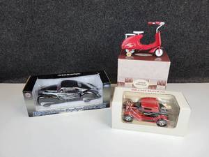 lot 544 image: Lot of (3) Collectible Die Cast Vehicles - Hallmark & Crown Premiums