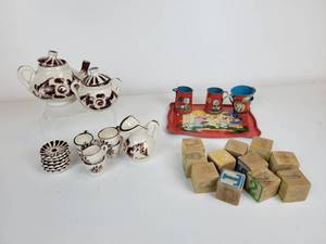 lot 551 image: Lot of Vintage Childrens Toys