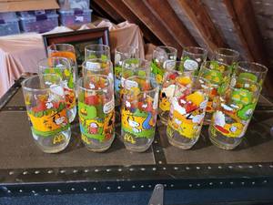 lot 387 image: (16) Vintage Peanuts Glasses, Garfield Mug and Bugs Bunny Glass - NO SHIPPING