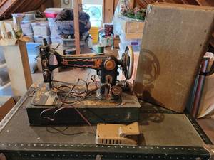 lot 399 image: Antique Imperial Portable Electric Sewing Machine - NO SHIPPING