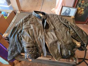lot 401 image: Vintage Bermans Leather Motorcycle Jacket - Size 46