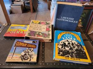 lot 402 image: 1961 Better Homes and Gardens Garden Book, French Cookbook, Whoopee John Record and More