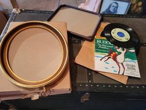 lot 404 image: Vintage Childrens 45 RPM Records Muppets, Rudolf, Frosty and More  Assorted Frames