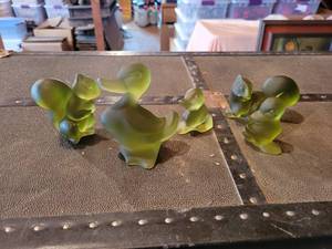 lot 405 image: Vintage FOSTORIA Art Glass Ducks and Squirrels