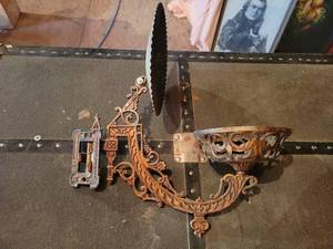 lot 410 image: Antique Cast Iron Wall Mount Oil Lamp Holder w Wall Bracket and Reflector - NO SHIPPING