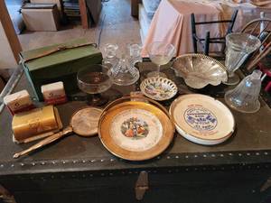 lot 415 image: Skelly Oil Company 1967 Snowmobile Race Ashtray, Art Deco BULOVA Watch Box and More - NO SHIPPING
