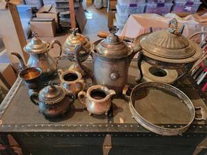 lot 421 image: Large Lot of Antique  Vintage Silverplate Serving Pieces - NO SHIPPING