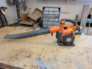 lot 31 image: HUSQVARNA Gas Leaf Blower w Extra Parts and Manual - Tested and Works - NO SHIPPING