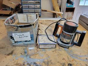 lot 37 image: Black & Decker Plunge Cut Router with Router Edge Guide and Contour Finger - Tested and Works
