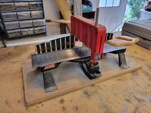 lot 39 image: HEMPE Cast Aluminum Miter Box and Saw - NO SHIPPING