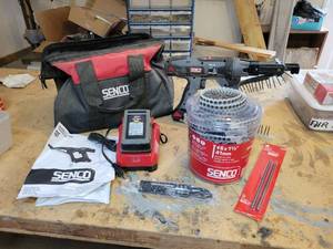 lot 42 image: SENCO 18V Cordless Screw Gun Kit - Includes Screw Gun, (2) Batteries, Charger, Bag, Bucket of Screws and More - Tested and Works