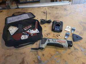 lot 55 image: CRAFTSMAN 12V Multi-Tool with Battery and Charger - Tested and Works