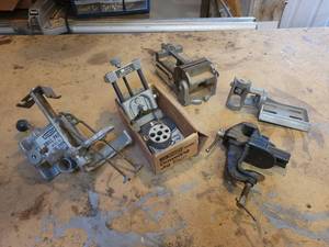 lot 58 image: Craftsman Doweling Jig (94186), Craftsman Drill Press Bracket (335.25926), STANLEY 2 Bench Vise and 3-12 Tilting Drill Press Vise