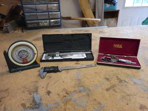 lot 59 image: NSK 0 to 1 Micrometer, (2) 6 Digital Calipers and EMPIRE Magnetic Protractor