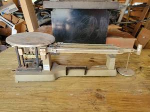 lot 118 image: OHAUS 1000 Gram Balance Scale - NO SHIPPING