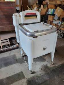 lot 130 image: Maytag Wringer Washer - Unknown Operating Condition - NO SHIPPING