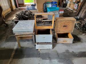 lot 135 image: Lot of Assorted Used Bee Keeping Boxes - NO SHIPPING
