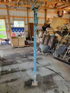 lot 153 image: Floor Beam Jack - Approx. 75 tall as shown - NO SHIPPING